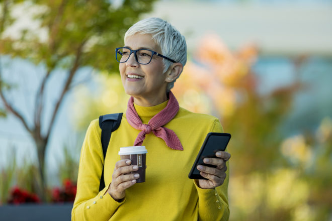 Look moderne femme 60 ans - Bien habillée